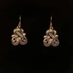 Bronze Ørehængere - Knude af Fabeldyr, slange, evighed, evigheden, midgårdsormen, hængeøreringe, kobber, gyldne, ægte, bronze, udvikling, amuletter, lykke, styrke, vikingesmykker, guld, ægte, ren, museumssmykker, specielle, smukke, med, betydning, gave, gaveide, hamskifte, knuder, biti, fund, kopismykker, originale