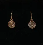 Bronze Ørehængere - Sheela, hængeøreringe, sheila, irland, irsk, middelalder, symbol, gudinde, frugtbarhed, frugtbarhedssymbol, fertilitet, fødsel, amulet, frugtbarhed, lyst, frigørelse, kvinde, nøgen, kraft, styrke, øreringe, museumssmykker, biti, ribe, døbefond, gelsted,