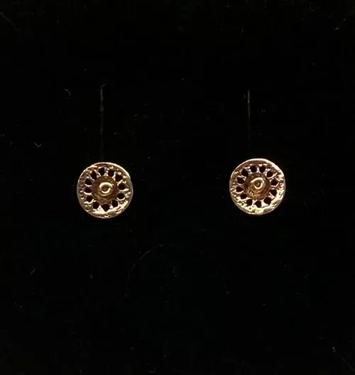 Bronze Ørestikkere - Solhjul, solhjulet, vikingesmykker, vikinger, jernalder, stenalder, symbol, årets gang, livet, amulet, runde, kopismykker, museumssmykker, solvognen, månederne, ørestikker, øreringe, guld, ægte, originale, smukke, fine, gyldne, kobber,, biti, ribe