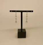 Forgyldte Ørenringe med 3 facetslebne Sten - Calzedon, lyseblå, sten, ægte, guld, forgyldt, guldbelagt, sterling, sølv, gyldne, lange, festlige, fest, øreringe, hængere, hængeøreringe, farver, krystaller, smukke, flotte, fine, moderne, susanne friis bjørner, pico, enamel, cph, maanesten, stine a, dansk, design, biti, ribe