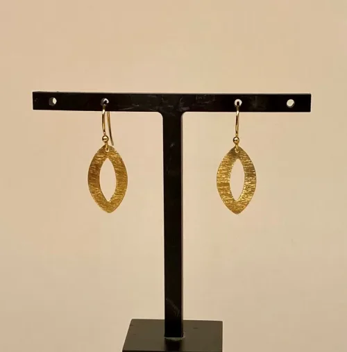Guld Ørenringe Børstede Åbne Ovaler, øjeformede, 3922, guld, ægte, børstet, rå, elegante, stilede, stilige, dansk, design, mærker, brands, stine a, enamel, jane kønig, julie sandlau, guldøreringe, hænge, sine, fine, flotte, statement, biti, ribe