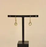 Guld Ørenringe med Facetslebet Lille Dråbe - Prehnit - Billede 2