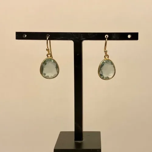 Guld Ørenringe med Oval Facetslebet - Grøn Kvarts, quartz, champagnefarvet. lys, glitrende, sart, grøn, rønne sten, grønne øreringe, øreringe, ørenringe, ørehængere, hængeøreringe, hænge øreringe, stenøreringe, øreringe med sten, ædelsten, grønne ørehængere, agater, agat øreringe, smykker med, festøreringe, galla, ovale sten, ovale øreringe, klar grøn, knaldgrøn, modefarve, 2020. moden, design, tilbud, kvalitet, smukke, store, lette, nikkelfri, specielle, susanne friis bjørner, stine a, maanesten, sandlau, biti, ribe