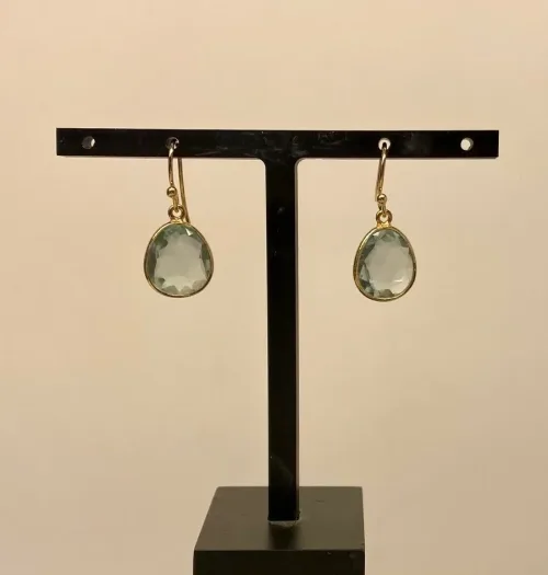 Guld Ørenringe med Oval Facetslebet - Grøn Kvarts, quartz, champagnefarvet. lys, glitrende, sart, grøn, rønne sten, grønne øreringe, øreringe, ørenringe, ørehængere, hængeøreringe, hænge øreringe, stenøreringe, øreringe med sten, ædelsten, grønne ørehængere, agater, agat øreringe, smykker med, festøreringe, galla, ovale sten, ovale øreringe, klar grøn, knaldgrøn, modefarve, 2020. moden, design, tilbud, kvalitet, smukke, store, lette, nikkelfri, specielle, susanne friis bjørner, stine a, maanesten, sandlau, biti, ribe