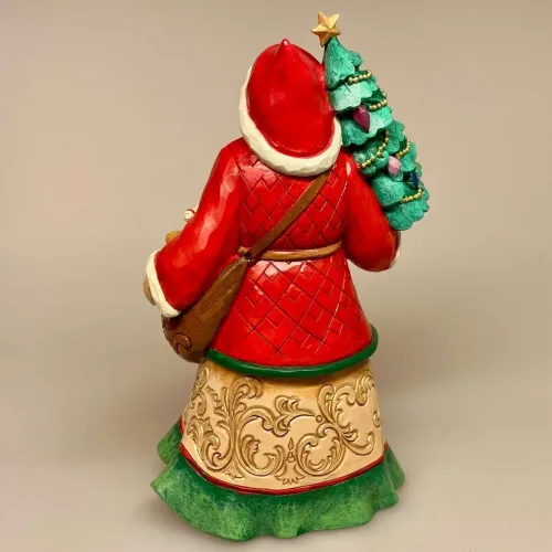 Jim Shore Heartwood Creek 20,5 cm Julemand med Juletræ og Legetøjssæk, 6012904, santa with toys, santa with three and toy bag, guld, juletræ, gavesæk, julefigur, julemandsfigur, træfigur, træskærearbejde, udskåret, træ, santa, gammeldags, peters jul, peter faber, ribe, klassisk, samler, samleobjekt, træjulemand, biti, håndmalet,