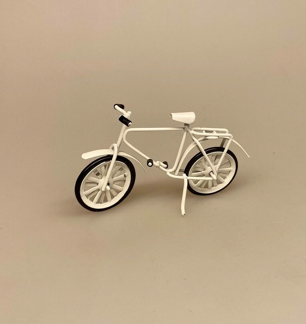 Kun én af Hver - Miniature Børnecykel, Kun én af Hver - Miniature Børnecykel, cykel, barnecykel, dukkehus, ting, til, tilbehør, legetøj, dukkehustilbehør, dukkehusting, sangskjuler, konfirmation, sjov, miniature, cykel, børn, biti, ribe, symbolsk, gave pigecykel, drengecykel, 1:12