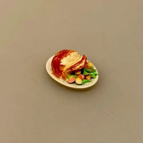 Miniature Fad med Flæskesteg og Gemüse, Miniature Fad med Flæskesteg, skinke, skinkesteg, steg, middagsmad, middagsret, julemad, julemiddag, nissebo, nisser, nisse, tilbehør, ting, dukkehus, dukkehustilbehør, sangskjuler, symbolsk, gave, gavekort, mad, dukkemad, biti, ribe,
