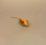 Mus - Håndskåret af træ med læderhale, træmus, mus af træ, træfigur, musefigur, mus, naturmaterialer, håndlavet, håndsnittet, træsnit, læder, håndværk, kunsthåndværk, nordisk,