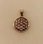 Vikingevedhæng i Bronze - Ringkædemønster, evighedsmønster, borrestil, kobber, guld, vikingesmykker, vikinger, gamle, nordiske, guder, aser, asatro, rundt, fund, flot, magisk, amulet, kopi, museumssmykker, vedhæng, bronzesmykke, biti, ribe