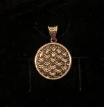 Vikingevedhæng i Bronze - Ringkædemønster, evighedsmønster, borrestil, kobber, guld, vikingesmykker, vikinger, gamle, nordiske, guder, aser, asatro, rundt, fund, flot, magisk, amulet, kopi, museumssmykker, vedhæng, bronzesmykke, biti, ribe