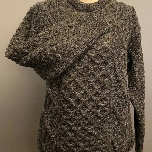 Aran Pullover Irsk Kabelstrik Uld Koks, 392, let, billig, smart, klassiks, 921, koksgrå, mørkegrå, lamswool, ny, uld, sweater, til, mænd, damer, herrer, aranmønster, irsk, kabelstrik, kabelsweater, vamset, lun, varm, mønserstrik, enfarvet, strik, trøje, pullover, crew neck, rund hals, herretrøje, damestrik, biti, irland, ribe