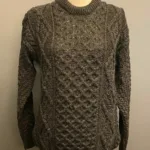 Aran Pullover Irsk Kabelstrik Uld Koks, 392, let, billig, smart, klassiks, 921, koksgrå, mørkegrå, lamswool, ny, uld, sweater, til, mænd, damer, herrer, aranmønster, irsk, kabelstrik, kabelsweater, vamset, lun, varm, mønserstrik, enfarvet, strik, trøje, pullover, crew neck, rund hals, herretrøje, damestrik, biti, irland, ribe