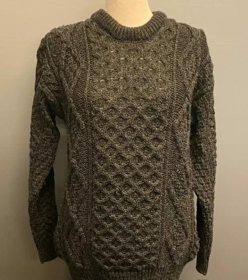 Aran Pullover Irsk Kabelstrik Uld Koks, 392, let, billig, smart, klassiks, 921, koksgrå, mørkegrå, lamswool, ny, uld, sweater, til, mænd, damer, herrer, aranmønster, irsk, kabelstrik, kabelsweater, vamset, lun, varm, mønserstrik, enfarvet, strik, trøje, pullover, crew neck, rund hals, herretrøje, damestrik, biti, irland, ribe