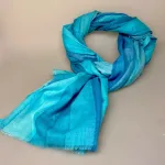 Djian Koloreret Tørklæde - Blå Toner, turkis, lyseblå, babyblå, pastel, himmelblå, vandfarver, vandblå, batik, kolde, blødt, djian, bomuld, ren, 100%, økologisk, bio, miljøvenlig, bæredygtig, lækker, stort, smukt, tørklæde, aflangt, stola, farver, striber, diskret, lækker, kvalitet, tyndt, smart, moderne, biti, ribe, gave, gaveide