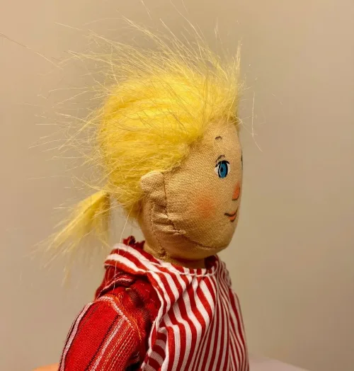 Emil fra Lønneberg og Lille Ida, svensk, eventyr, småland, tyttebærmaja, carl alfred, line, dukker, sovedyr, krammebamser, tøjdukke, stofdukke, dreng, pige, lege, nostalgisk, sverige, legetøj, børneting, biti, ribe