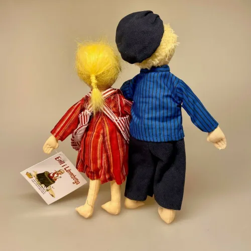 Emil fra Lønneberg og Lille Ida, svensk, eventyr, småland, tyttebærmaja, carl alfred, line, dukker, sovedyr, krammebamser, tøjdukke, stofdukke, dreng, pige, lege, nostalgisk, sverige, legetøj, børneting, biti, ribe