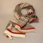 Eribé Pandebånd & Halsedisse Lambswool - Autumn Grå, Eribe Strikket Tørklæde Uld Beige Sand, efterårsfarver, autumn, finch, lyst, lyse, farver, neutral, klassisk, stil, sjal, langt, frynser, fintstrikket, ren, uld, blødt, lækkert, kvalitet, skotsk, luksus, elegant, smart, særligt, gave, gaveide, accessoires, tilbehør, tørklæde, strikket, let, lunt, biti, ribe