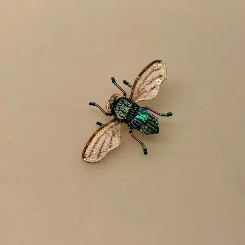 Håndlavet Broche Blå Grøn Mark Bi, B 644, Field bee, lille, bi, sur sur, omkring, bi, bier, honningbi, honningbier, bestøvning, biodiversitet, vild med vilje, natur, haver, blomster, bæredygtighed, insekter, kunst, smykker, broche, brocher, håndlavet, broderi, eksklusiv, særlig, flot, gave, gaveide, naturen, insekter, bio, biodiversitet, vilde, haver, natur, sommerfugl, farverig, regnbuefarvet, kulørt, farveglad, Håndlavet Broche Blå sommerfugl, sommerfuglebroche, smykker med, smykke med, sommerfugle, eksklusive smykker, specielle, særligt, håndlavey, kunst, kunsthåndværk, broche, naturen, insekter, gaveide, gave, særlig gave, ekstraordinær, smuk, smykker, biti, ribe, unika, one of a kind, limited edition, begrænset oplag, kunstrunden, ribe, vadehavet, nationalpark,, broderibe, broderi, festival