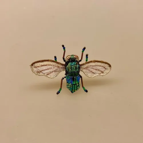 Håndlavet Broche Blå Grøn Mark Bi, B 644, Field bee, lille, bi, sur sur, omkring, bi, bier, honningbi, honningbier, bestøvning, biodiversitet, vild med vilje, natur, haver, blomster, bæredygtighed, insekter, kunst, smykker, broche, brocher, håndlavet, broderi, eksklusiv, særlig, flot, gave, gaveide, naturen, insekter, bio, biodiversitet, vilde, haver, natur, sommerfugl, farverig, regnbuefarvet, kulørt, farveglad, Håndlavet Broche Blå sommerfugl, sommerfuglebroche, smykker med, smykke med, sommerfugle, eksklusive smykker, specielle, særligt, håndlavey, kunst, kunsthåndværk, broche, naturen, insekter, gaveide, gave, særlig gave, ekstraordinær, smuk, smykker, biti, ribe, unika, one of a kind, limited edition, begrænset oplag, kunstrunden, ribe, vadehavet, nationalpark,, broderibe, broderi, festival
