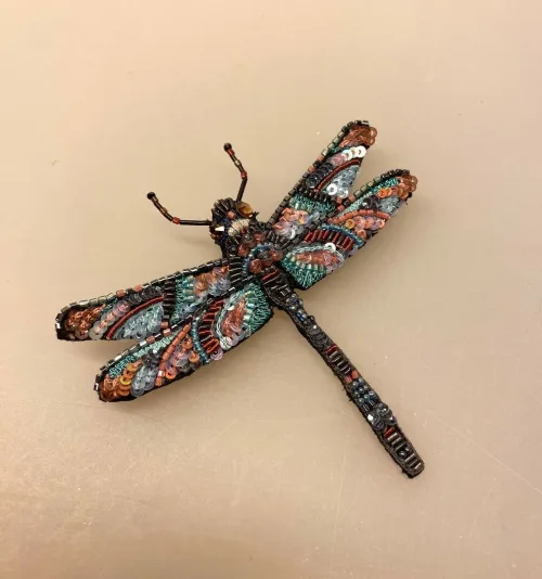 Håndlavet Broche Guldsmed Blå, jeweled, dragonfly, b 587, libelle, dragon fly, insekter, bio, biodiversitet, vilde, haver, natur, sommerfugl, farverig, regnbuefarvet, kulørt, farveglad, Håndlavet Broche Blå sommerfugl, sommerfuglebroche, smykker med, smykke med, sommerfugle, eksklusive smykker, specielle, særligt, håndlavey, kunst, kunsthåndværk, broche, naturen, insekter, gaveide, gave, særlig gave, ekstraordinær, smuk, smykker, biti, ribe, unika, one of a kind, limited edition, begrænset oplag, kunstrunden, ribe, vadehavet, nationalpark,