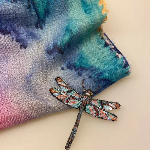 Håndlavet Broche Guldsmed Blå, jeweled, dragonfly, b 587, libelle, dragon fly, insekter, bio, biodiversitet, vilde, haver, natur, sommerfugl, farverig, regnbuefarvet, kulørt, farveglad, Håndlavet Broche Blå sommerfugl, sommerfuglebroche, smykker med, smykke med, sommerfugle, eksklusive smykker, specielle, særligt, håndlavey, kunst, kunsthåndværk, broche, naturen, insekter, gaveide, gave, særlig gave, ekstraordinær, smuk, smykker, biti, ribe, unika, one of a kind, limited edition, begrænset oplag, kunstrunden, ribe, vadehavet, nationalpark,