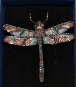 Håndlavet Broche Guldsmed Blå, jeweled, dragonfly, b 587, libelle, dragon fly, insekter, bio, biodiversitet, vilde, haver, natur, sommerfugl, farverig, regnbuefarvet, kulørt, farveglad, Håndlavet Broche Blå sommerfugl, sommerfuglebroche, smykker med, smykke med, sommerfugle, eksklusive smykker, specielle, særligt, håndlavey, kunst, kunsthåndværk, broche, naturen, insekter, gaveide, gave, særlig gave, ekstraordinær, smuk, smykker, biti, ribe, unika, one of a kind, limited edition, begrænset oplag, kunstrunden, ribe, vadehavet, nationalpark,