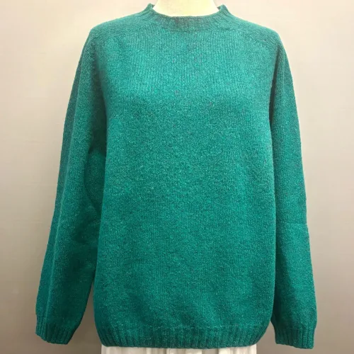 Harley of Scotland – Dame Pullover – Donegal Tweed Mørkegrøn, bute, flaskegrøn, dyb, mørk, kølig, grøn, nister, prikker, spots, kulørte, farvede, ensfarvet, smart, klassisk, enkel, stilet, stilig, lækker, blød,kradser ikke, varm, let, lun, bomuld, skøn, holdbar, kvalitet, skotsk, skotland, rund hals, damestik, sweater, til, damer, piger, pullover, striktrøje, striksweater, ren, uld, strikket, strik, biti, ribe