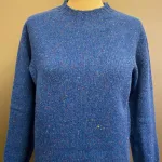 Harley of Scotland Dame Pullover - Donegal Uld, skye, royal, blå, cobolt, kobolt, kornblomst, nister, prikker, spots, kulørte, farvede, ensfarvet, smart, klassisk, enkel, stilet, stilig, lækker, blød,kradser ikke, varm, let, lun, bomuld, skøn, holdbar, kvalitet, skotsk, skotland, rund hals, damestik, sweater, til, damer, piger, pullover, striktrøje, striksweater, ren, uld, strikket, strik, biti, ribe