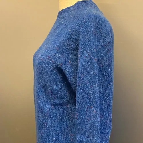 Harley of Scotland Dame Pullover - Donegal Uld, skye, royal, blå, cobolt, kobolt, kornblomst, nister, prikker, spots, kulørte, farvede, ensfarvet, smart, klassisk, enkel, stilet, stilig, lækker, blød,kradser ikke, varm, let, lun, bomuld, skøn, holdbar, kvalitet, skotsk, skotland, rund hals, damestik, sweater, til, damer, piger, pullover, striktrøje, striksweater, ren, uld, strikket, strik, biti, ribe