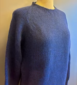 Harley of Scotland Unisex Pullover - Lambswool Midnatsblå, let, tyk, almindelig, ren, 100%, uld, fåreuld, lambswool, starnight blue, mørkeblå, navy, marine, marineblå, mørk, herrestrik, herrepullover, herresweater, out door, udeliv, jagt, fiskeri, lystfisker, til, mænd, herrer, damer, varm, lækker, kvalitet, ensfarvet, farvespil, skotsk, skotland, design, biti, ribe