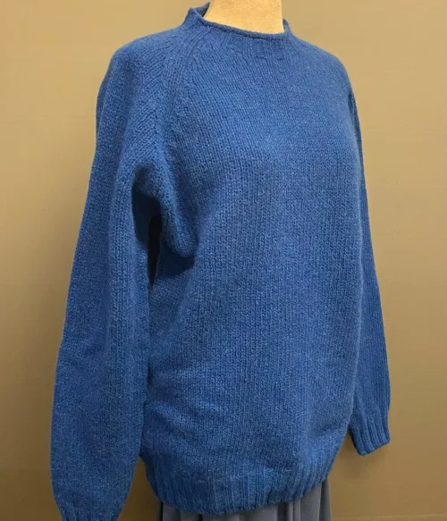 Harley of Scotland – Lambswool Uni Pullover Kongeblå, 6 ply, kobolt, cobolt, cobalt, blå, ren, klar, ocean force, let, tyk, blød, varm, lun, flot, lækker, kvalitet, til, mænd, damer, herrer, herrestrik, damestrik, pullover, sweater, holdbar, skotsk, skotland, striktrøje, uld, ren, lambswool, lammeuld, chunky, smuk, herresweater, biti, ribe