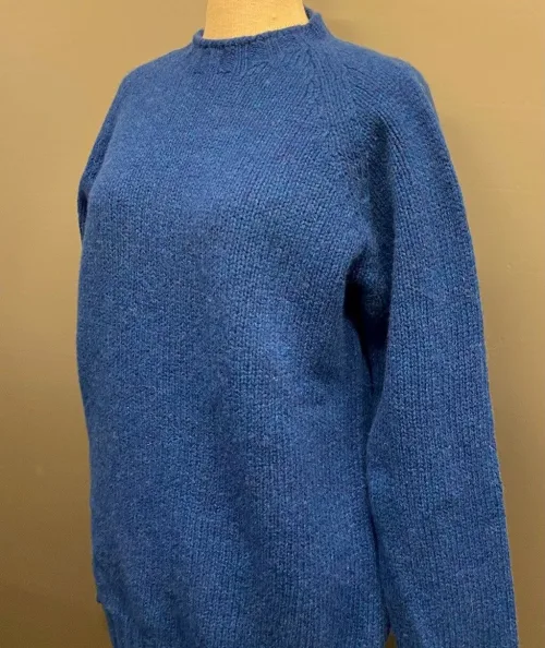Harley of Scotland – Lambswool Uni Pullover Kongeblå, 6 ply, kobolt, cobolt, cobalt, blå, ren, klar, ocean force, let, tyk, blød, varm, lun, flot, lækker, kvalitet, til, mænd, damer, herrer, herrestrik, damestrik, pullover, sweater, holdbar, skotsk, skotland, striktrøje, uld, ren, lambswool, lammeuld, chunky, smuk, herresweater, biti, ribe