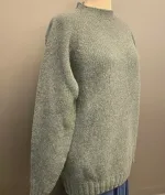 Harley of Scotland - Lambswool Uni Pullover Støvet Grøn, støvgrøn, 6 ply, graphite green, grafit, grøn, grågrøn, lys, fin, diskret, dæmpet, let, tyk, blød, varm, lun, flot, lækker, kvalitet, til, mænd, damer, herrer, herrestrik, damestrik, pullover, sweater, holdbar, skotsk, skotland, striktrøje, uld, ren, lambswool, lammeuld, chunky, smuk, herresweater, biti, ribe