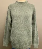 Harley of Scotland - Lambswool Uni Pullover Støvet Grøn, støvgrøn, 6 ply, graphite green, grafit, grøn, grågrøn, lys, fin, diskret, dæmpet, let, tyk, blød, varm, lun, flot, lækker, kvalitet, til, mænd, damer, herrer, herrestrik, damestrik, pullover, sweater, holdbar, skotsk, skotland, striktrøje, uld, ren, lambswool, lammeuld, chunky, smuk, herresweater, biti, ribe