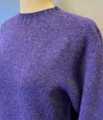 Harley of Scotland - Unisex Uld Pullover - Royal Violet, lilla, klar, frisk, uld, ulden, strik, ren, lambswool, lammeuld, tynd, let, lækker, kvalitet, flot, klassisk, smart, til, damer, piger, mænd, sweater, pullover, trøje, lun, blød, skotsk, biti, ribe, sort sol, vadehavet,
