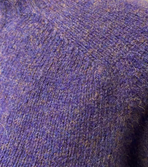 Harley of Scotland - Unisex Uld Pullover - Royal Violet, lilla, klar, frisk, uld, ulden, strik, ren, lambswool, lammeuld, tynd, let, lækker, kvalitet, flot, klassisk, smart, til, damer, piger, mænd, sweater, pullover, trøje, lun, blød, skotsk, biti, ribe, sort sol, vadehavet,