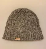 Hue Aran i Blød Uld - Bayko Grå, bayko, 8959, lysegrå, grå, meleret, merino, blød, pandebånd, foer, foret, kabelmønster, kabelstrik, aran, mønster, ensfarvet, uni, cool, hipster, , lækker, enkel, ensfarvet, jagt, herrehue, unisex, til, mænd, damer, beanie, uld, ulden, ren, blød, foret, med, foer, fleece, kradser ikke, windstopper, vindtæt, varm, klassisk, billig, tilbud, smart, uldstrrik, uldhue, uldhat, strikket, håndstrikket, hat, biti, vinter, efterår, gave, gaveide, julegave, ribe, nationalpark, vadehavet, sort sol, udendørs, liv, outdoor,