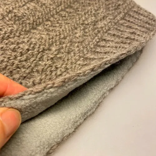 Hue Ensfarvet Uld med Foer - Rahar Varm Grå, Lysegrå, rahar, 8848, oatmeal, natural, varm grå, sand, sandfarvet, lys, brun, beige, herrehue, unisex, til, mænd, damer, beanie, uld, ulden, ren, blød, foret, med, foer, fleece, kradser ikke, windstopper, vindtæt, varm, klassisk, billig, tilbud, smart, uldstrrik, uldhue, uldhat, strikket, håndstrikket, hat, biti, vinter, efterår, gave, gaveide, julegave, ribe, nationalpark, vadehavet, sort sol, udendørs, liv, outdoor,