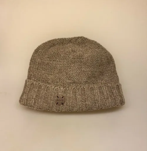 Hue Uld med Foer og Ombuk - Grå, gadhi,neutral, sandfarvet, varm, grå, lysegrå, beige, lys, enkel, stilig, herrehue, til, herrer, mænd, drenge, hipster, beanie, uldhue, damer, damehue, strikhue, strikhat, ulden, hjemmestrikket, håndstrikket, enkel, simpel, stilet, smart, ung, hip, moderne, gave, gaveide, kvalitet, billig, tilbud, julegave, varm, blød, foret, windstopper, kradser ikke, biti, ribe, ren, uld