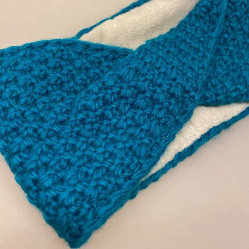 Pandebånd Uld med Foer - Birsi Turkis, birsi, headband, ørevarmer, 8771, petrol, petroleums, blå,smart, kryds, pandebånd, foret, kradser ikke, vindtæt, vindstopper, fleece, blødt, smart, feminint, farvet, fint, håndstrikket, ørevarmere, bitii, ribe, nepal,