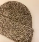 Possum Hue Dobbelt med Opslag - Sand Grå, pumice, sandy, beige, grå, meleret, fluffy, blød, ekstrasoft, lysegrå, mellemgrå, damehue, hat, strikhue, strikhat, strikket, let, lun, varm, blød, elegant, luksus, flot, klassisk, dobbeltstrikket, smart, luksus, kvalitet, cashmere, cashmir, biti, ribe, sort sol, vadehavet, out door, accessoires, tilbehør, vinter, efterår, new zealand