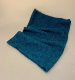 Possum Strikket Tube Tørklæde - Halsedisse Petrol, tui, grøn, blå, turkis, petroleum, halsdisse, mock neck, halsrør, strik, halstørklæde, strikket rør, uld, possum, slke, merino, kvalitet, luksus, tyndt, vamrt, smart, accessoires, tilbehør, fintstrikket, strikket, halsvarmer, new zealand, gave, gaveide, luksus, skiferie, vinter, kradser ikke, super, soft, biti, ribe, sort sol, vadehavet,