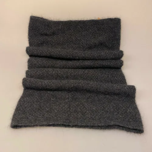 Possum Strikket Tube Tørklæde - Halsedisse koks, antrazit, sort, mørkegrå, charcoal, halsdisse, mock neck, halsrør, strik, halstørklæde, strikket rør, uld, possum, slke, merino, kvalitet, luksus, tyndt, vamrt, smart, accessoires, tilbehør, fintstrikket, strikket, halsvarmer, new zealand, gave, gaveide, luksus, skiferie, vinter, kradser ikke, super, soft, biti, ribe, sort sol, vadehavet,