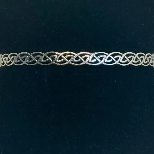 Sølv Armbånd - Åben Evighedsflet, blt, sa, 191, smal, fin, let, flot, ægte, keltisk, armring, armbånd, regulerbart, vikinge, smykker, flet, flettet, fletværk, fletmønster, evighedsflet, magisk, amulet, beskyttelse, held, lykke, vikinger, vikingesmykker, vikingefund, vikingetiden, vikingearmbånd, sølv, ægte, massiv, ren, sterling, 925, sterlingsølv, mønster, fund, museumssmykke, museumssmykker, gamle, guder, tro, aser, asgård, midgård, asatro, keltisk, evigheden, eternity, infinity, for altid, biti, ribe, ansgar, udgravninger