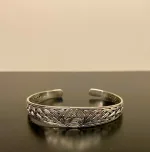 Sølv Armbånd - Valknut og Åbent Fletværk, blt, sa 151, åbent, fletmønster, valknut, symbol, runer, runetegn, rune, runebogstaver, symbolik, magisk, amulet, beskyttelse, held, lykke, vikinger, vikingesmykker, vikingefund, vikingetiden, vikingearmbånd, sølv, ægte, massiv, ren, sterling, 925, sterlingsølv, mønster, fund, museumssmykke, museumssmykker, gamle, guder, tro, aser, asgård, midgård, asatro, keltisk, evigheden, eternity, infinity, for altid, biti, ribe, ansgar, udgravninger