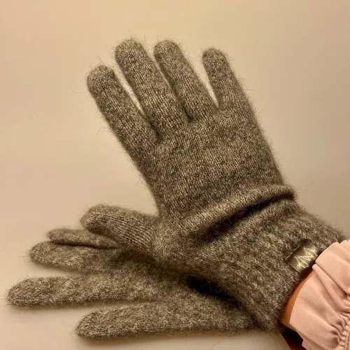 Strikkede Fingervanter Possum Sand Grå, noble wilde, pumice, meleret, fingerhandsker, strikhandsker, strikvanter, uldvanter, uldhandsker, luksus, cashmere, cashmir, angora, ekstra, bløde, lune, lækre, varme, damer, piger, flotte, luksus, kvalitet, new zealand, biti, ribe, vinter, tilbhør, out door, vadehavet, nationalpark, sort sol