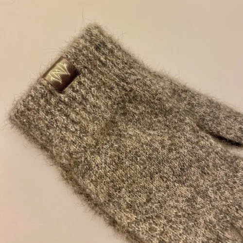 Strikkede Fingervanter Possum Sand Grå, noble wilde, pumice, meleret, fingerhandsker, strikhandsker, strikvanter, uldvanter, uldhandsker, luksus, cashmere, cashmir, angora, ekstra, bløde, lune, lækre, varme, damer, piger, flotte, luksus, kvalitet, new zealand, biti, ribe, vinter, tilbhør, out door, vadehavet, nationalpark, sort sol