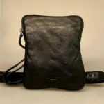 Bøffellæder Taske Ennis Sort, bøffellæder, bøffelskind, axelsons, montana, dansk, design, kraftig, sej, cool, stærk, casual, klassisk, kvalitet, lækker, lille, rummelig, cross over, cross body, skuldertaske, fest, hverdag, taske, biti, ribe, billig, tilbud, gave, gaveide, herretaske, til mænd, til drenge