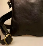 Bøffellæder Taske Ennis Sort, bøffellæder, bøffelskind, axelsons, montana, dansk, design, kraftig, sej, cool, stærk, casual, klassisk, kvalitet, lækker, lille, rummelig, cross over, cross body, skuldertaske, fest, hverdag, taske, biti, ribe, billig, tilbud, gave, gaveide