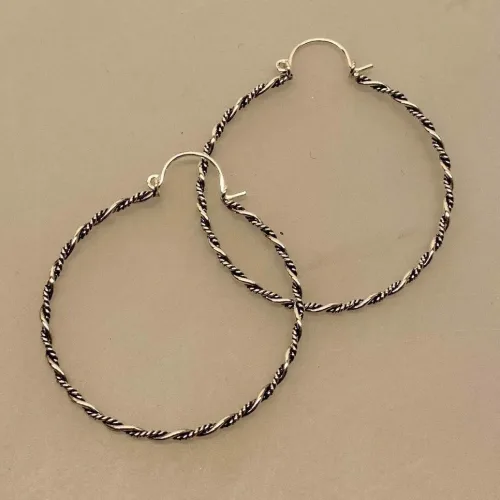 Creoler i Sølv Ø 42 mm Snoet med Bøjle, sø763, store, snoede, hoops, loops, runde øreringe, øreringe, ørenringe, creoler, boho, bali, snoede, flettede, sølv hoops, ægte sølv, ren sølv, massiv sølv, sterling sølv, kvalitet, holdbare, nikkelfri, sølv ringe, runde ringe, enkle, simple, klassiske, flotte, smukke, specielle, biti, ribe, maanesten, stine a, pico, enamel,